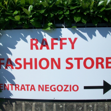 RAFFY FASHION STORE logo