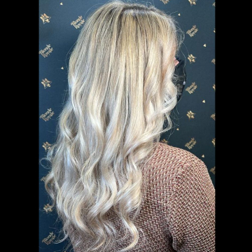 BLONDE ROYALE logo