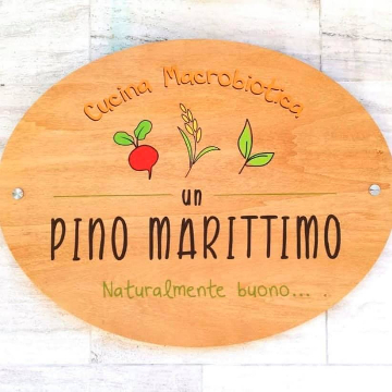 UN PINO MARITTIMO logo